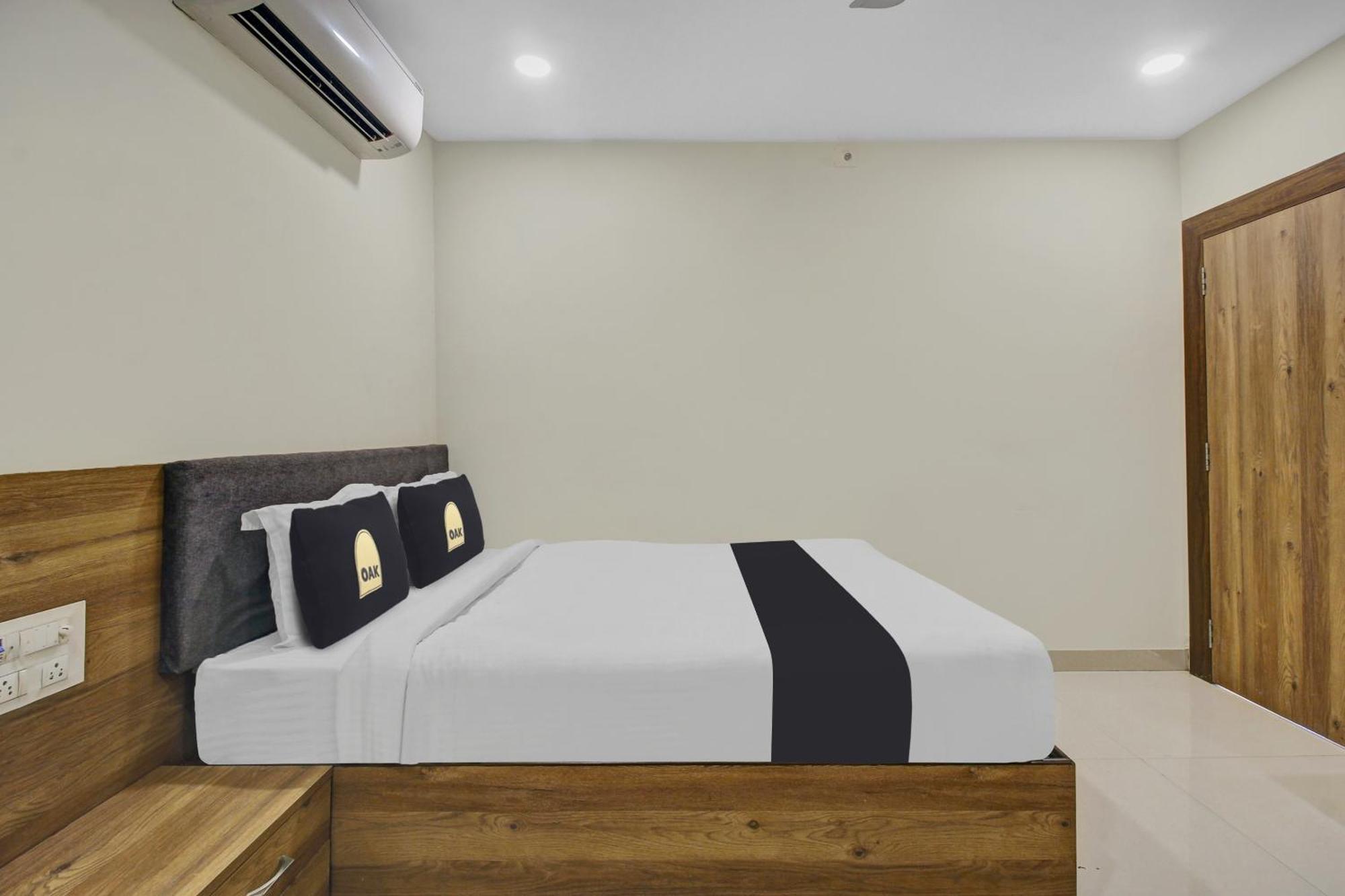 Collection O Hotel Swagath Pride Mancherāl Exterior foto