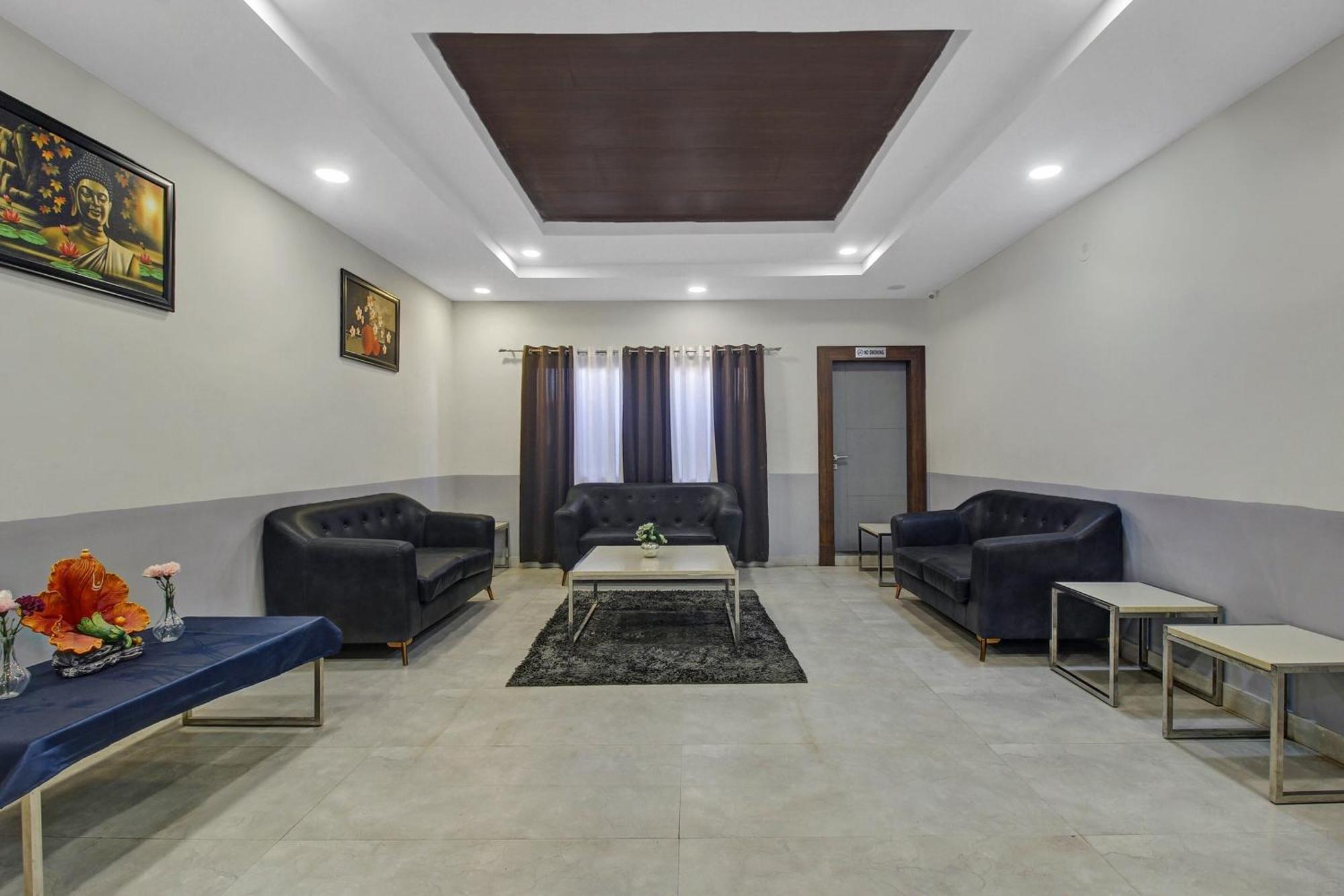 Collection O Hotel Swagath Pride Mancherāl Exterior foto