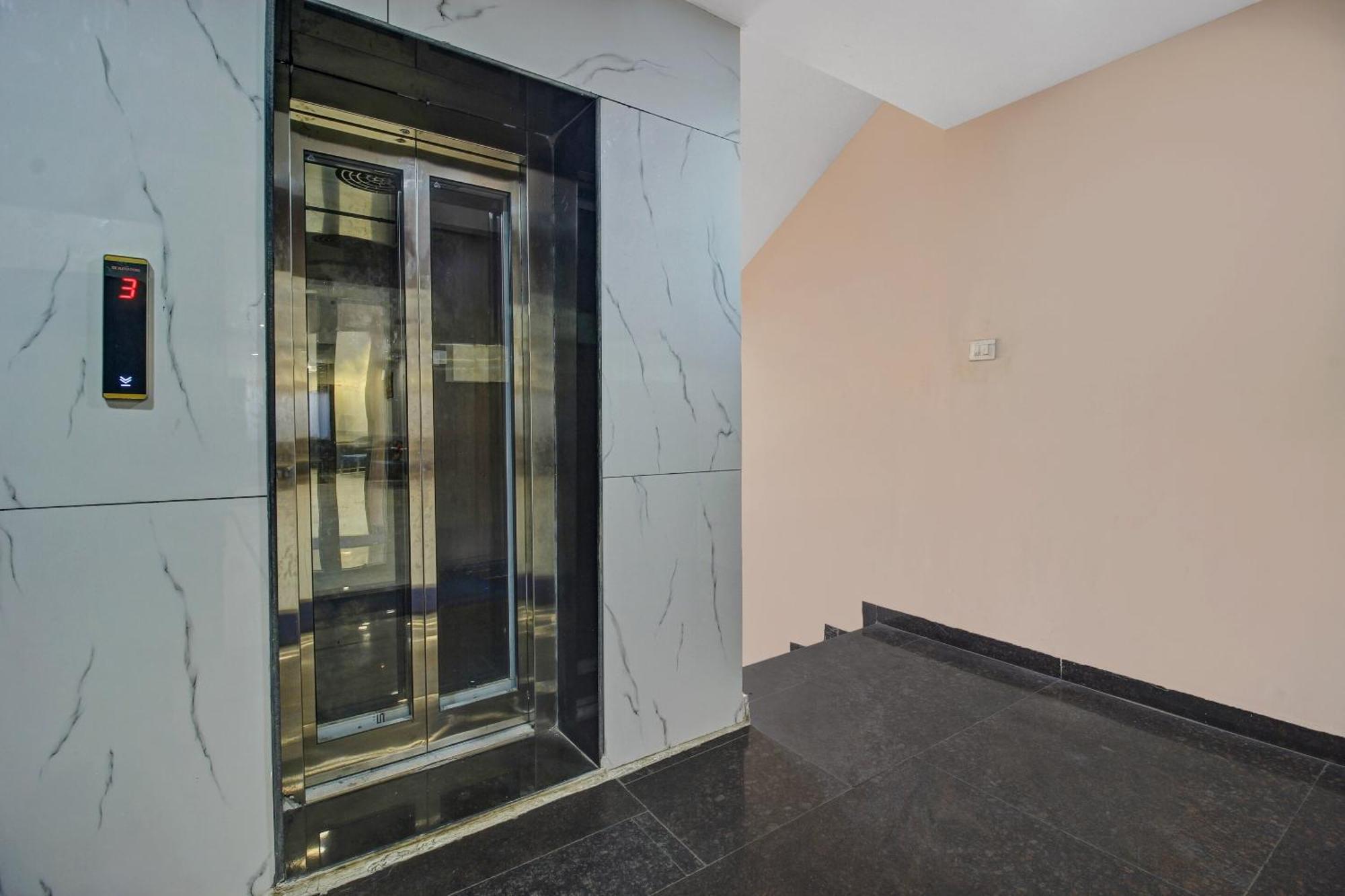 Collection O Hotel Swagath Pride Mancherāl Exterior foto